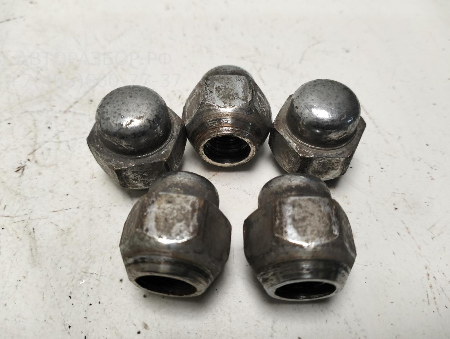 Болт колесный