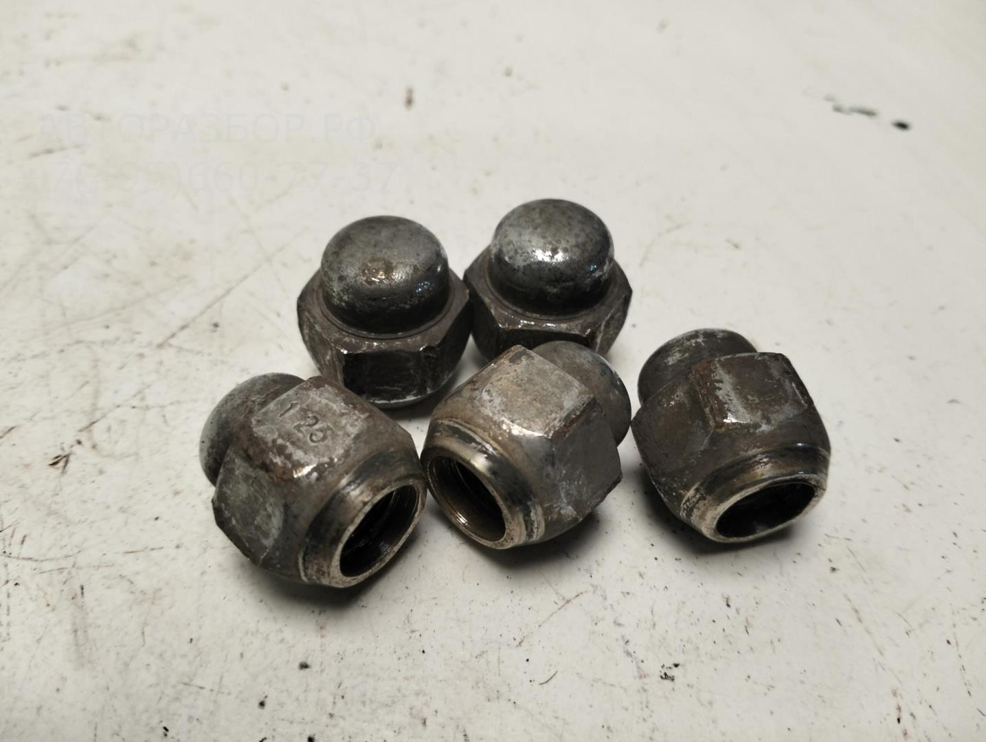 Болт колесный