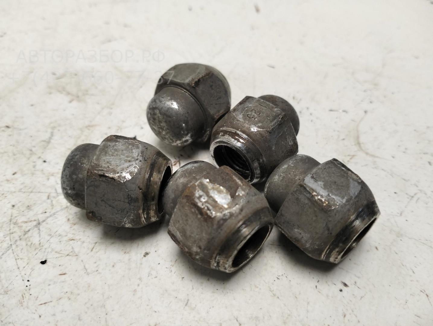 Болт колесный