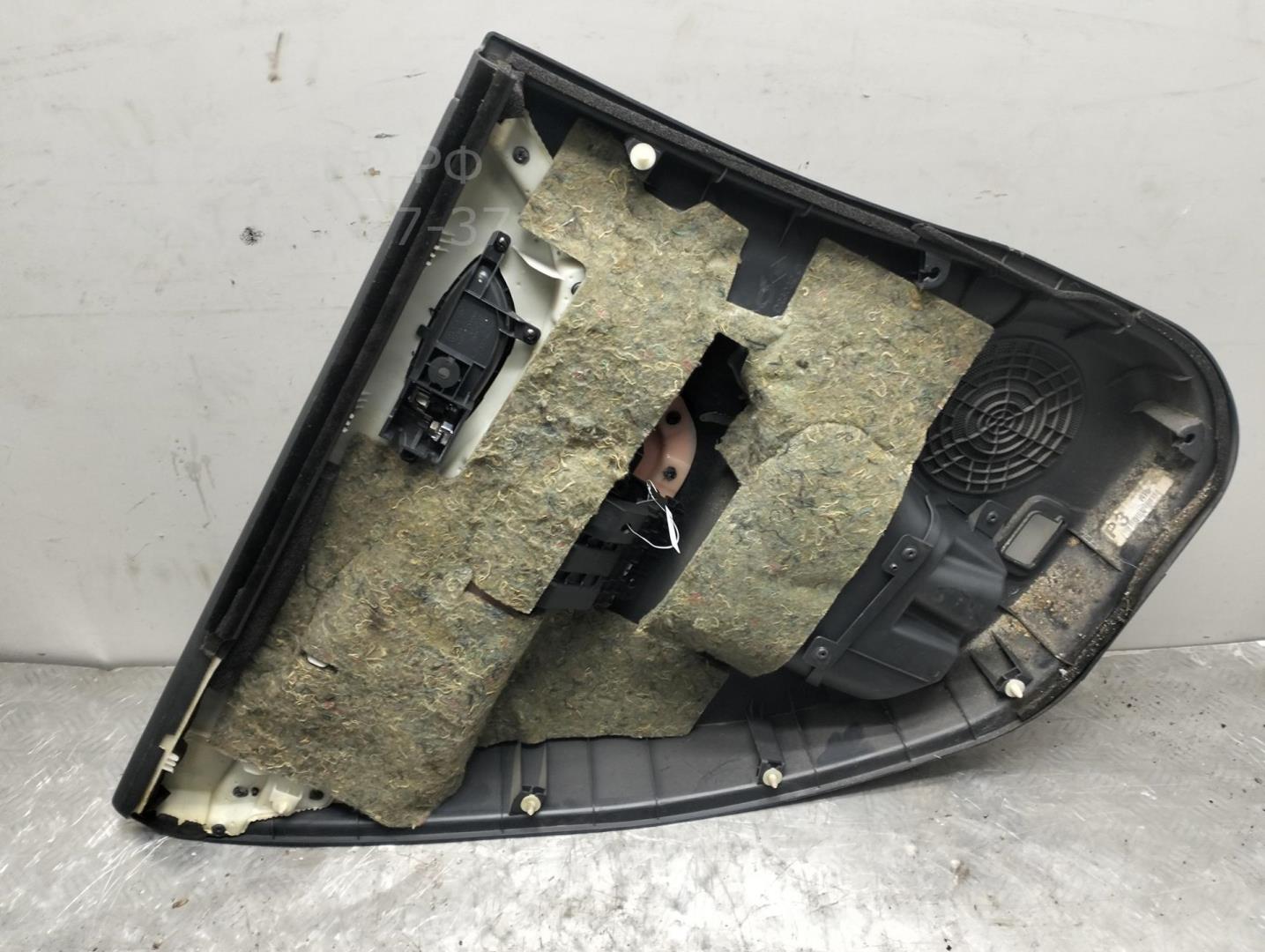 Обшивка двери задней правой