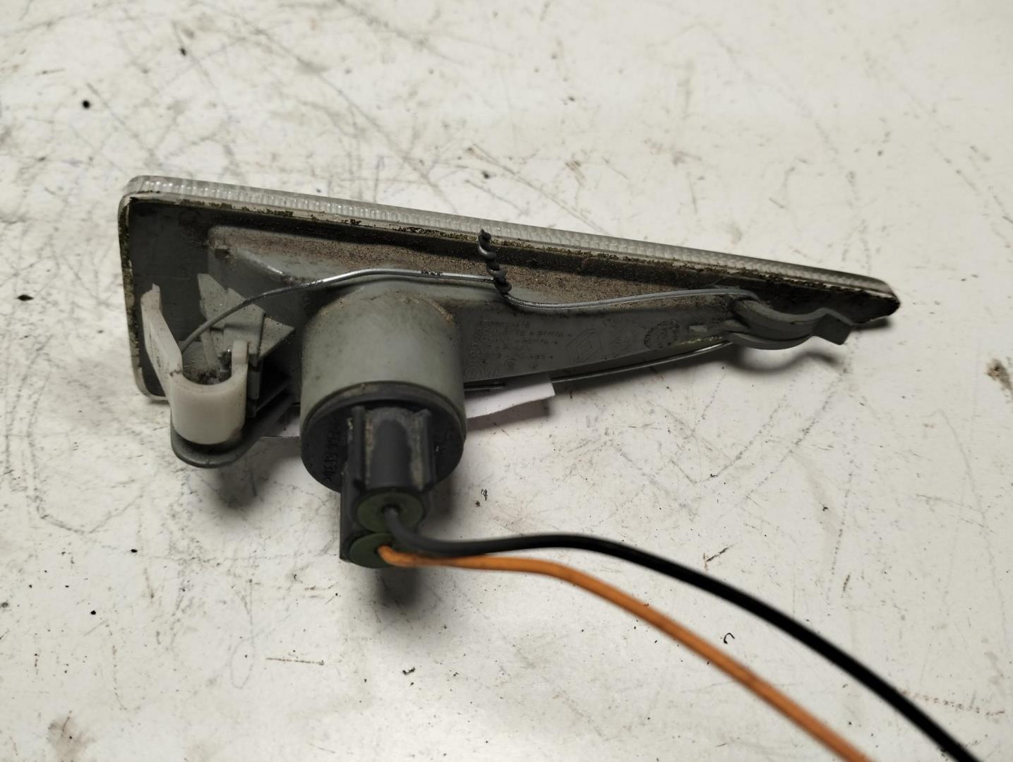 Указатель поворота левый