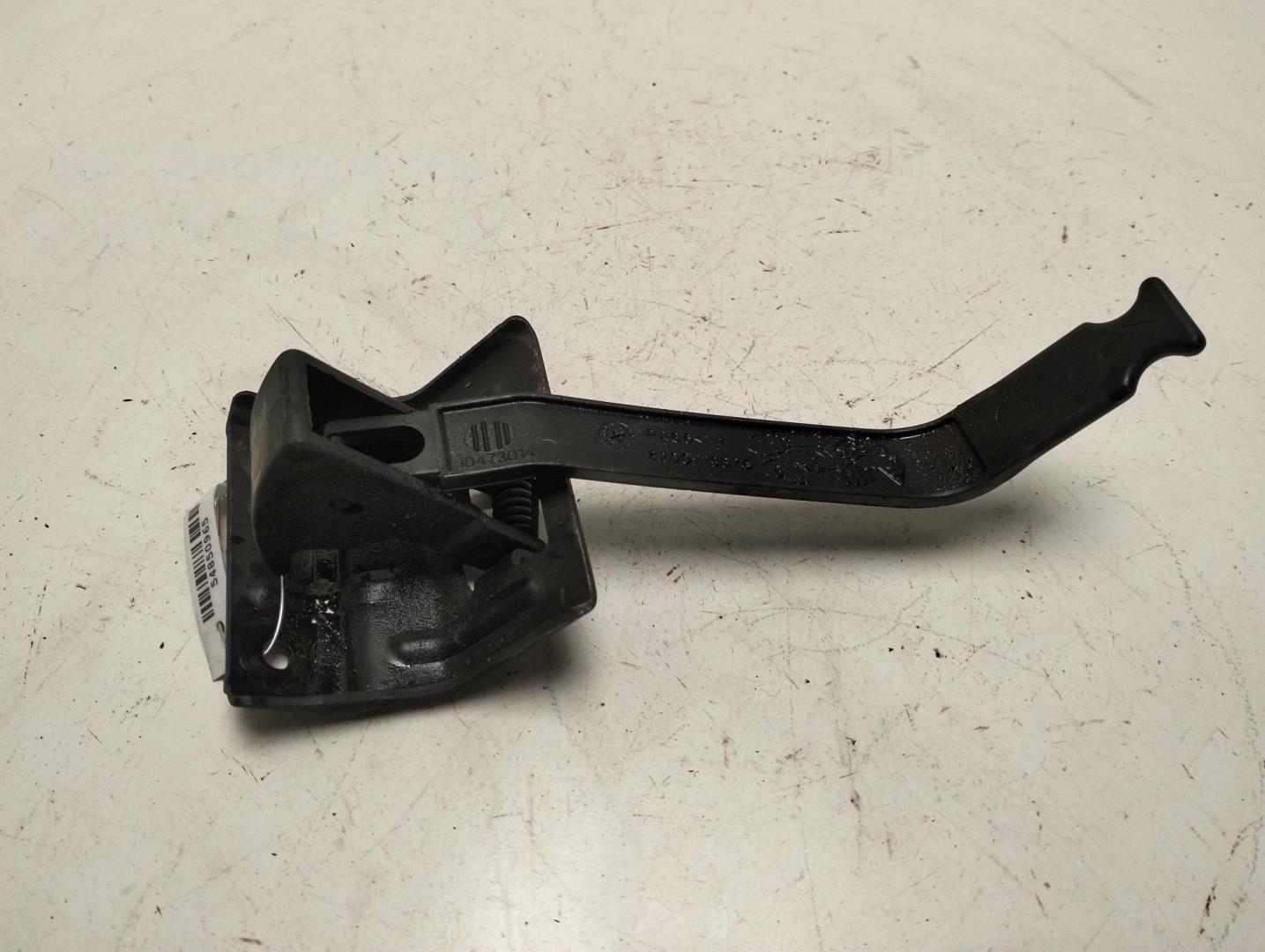 Замок капота