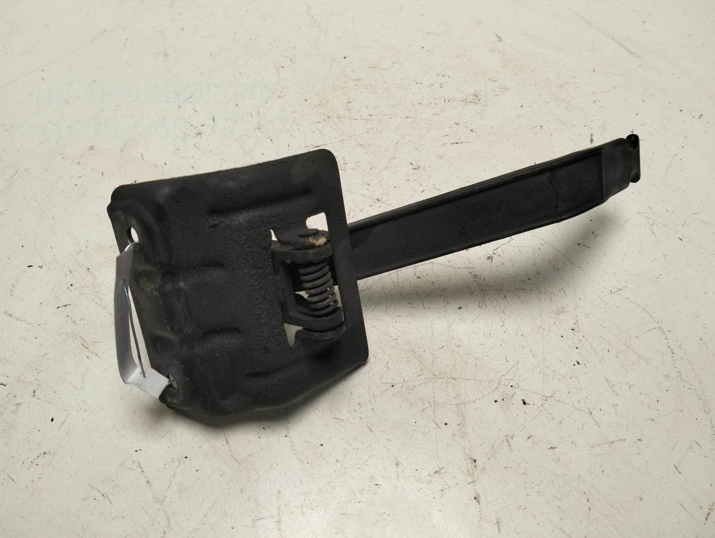 Замок капота