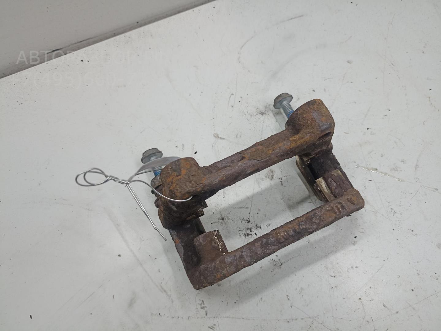 Скоба суппорта заднего