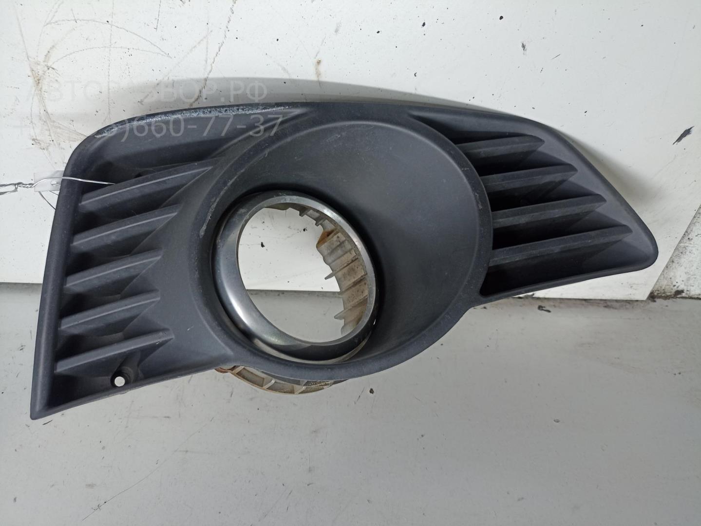 Рамка противотуманной фары правой