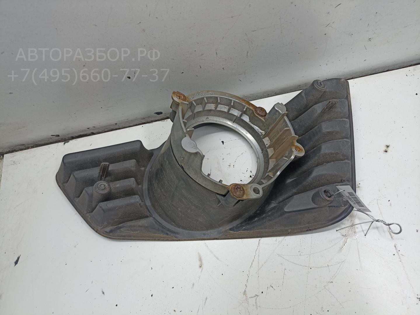 Рамка противотуманной фары левой