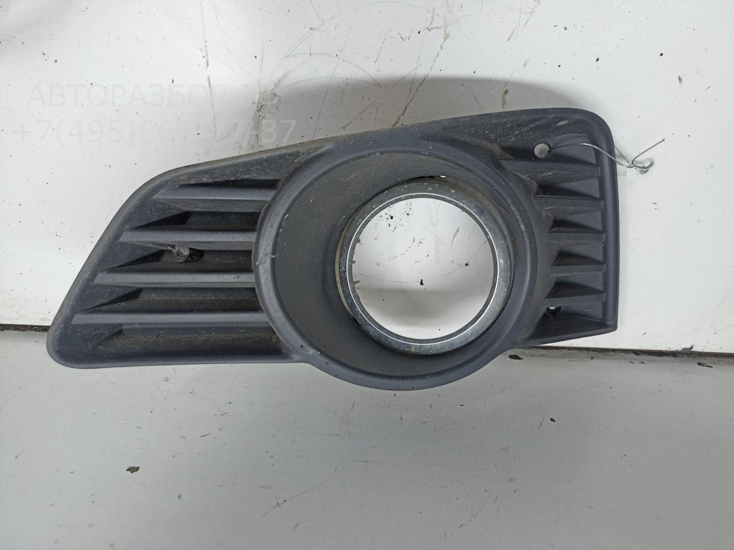 Рамка противотуманной фары левой