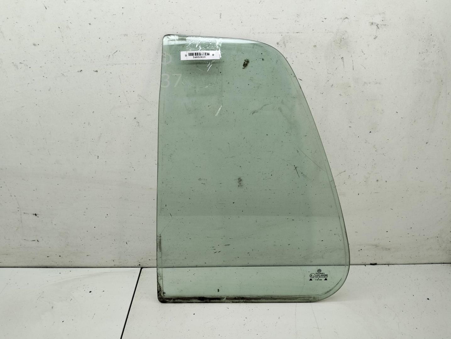 Стекло двери задней левой (форточка)