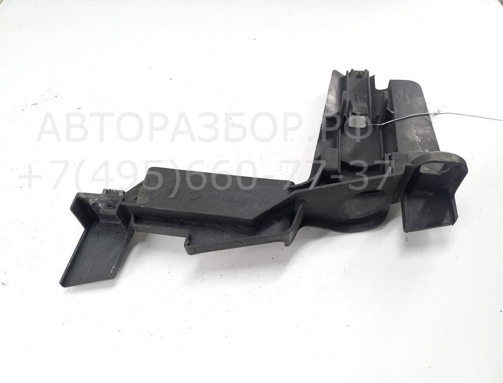 Кронштейн фар правый