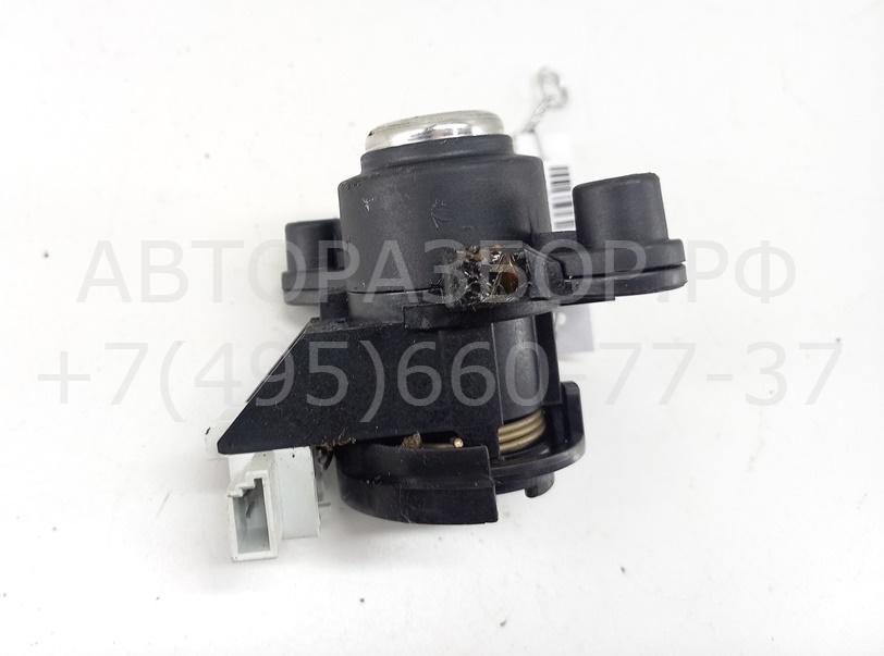 Вставка замка багажника