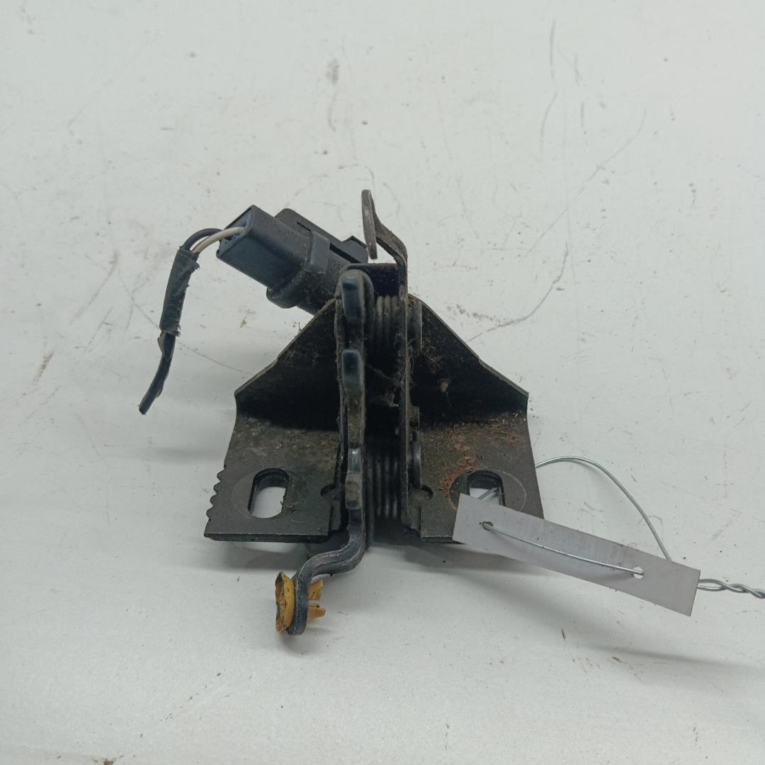 Замок багажника