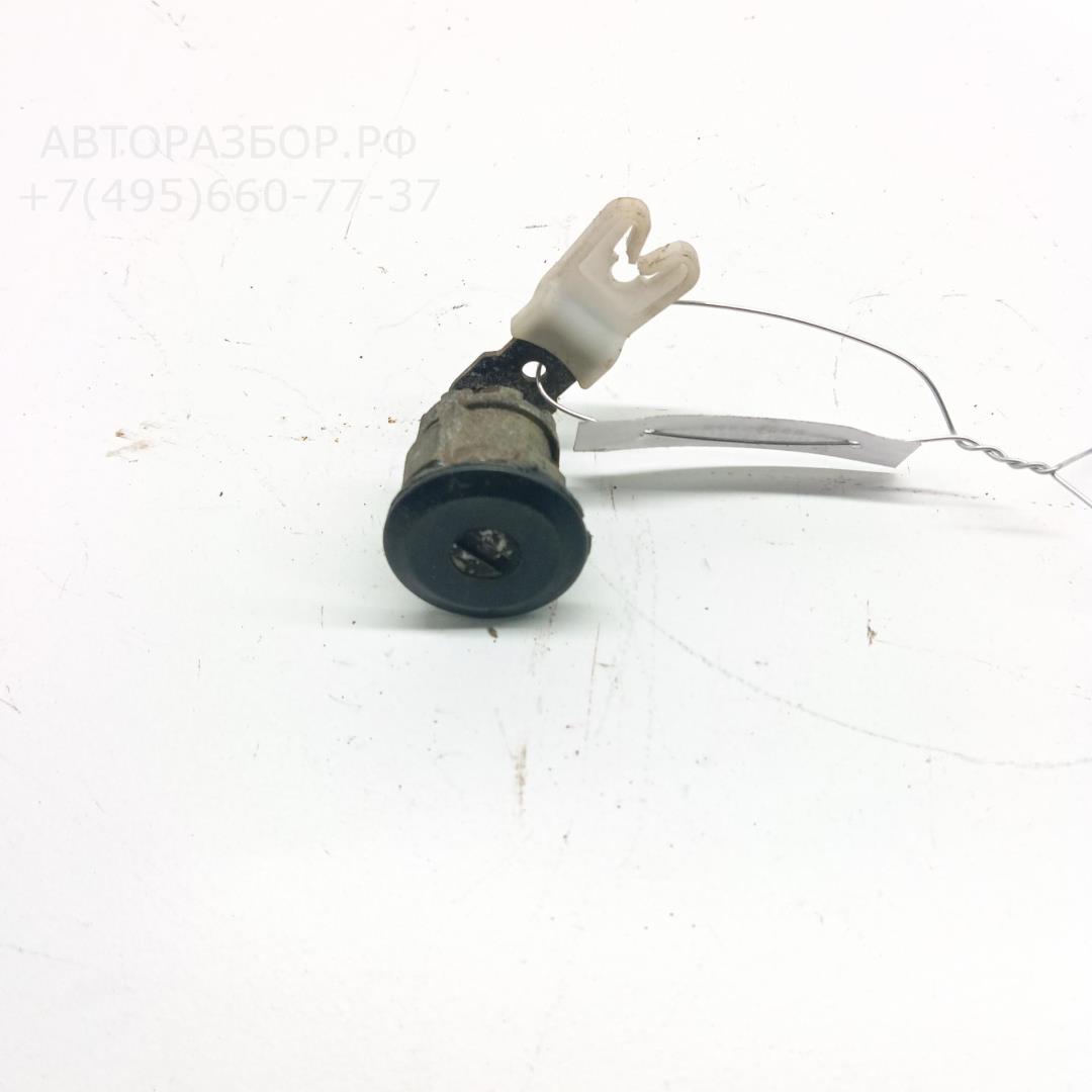 Вставка замка багажника