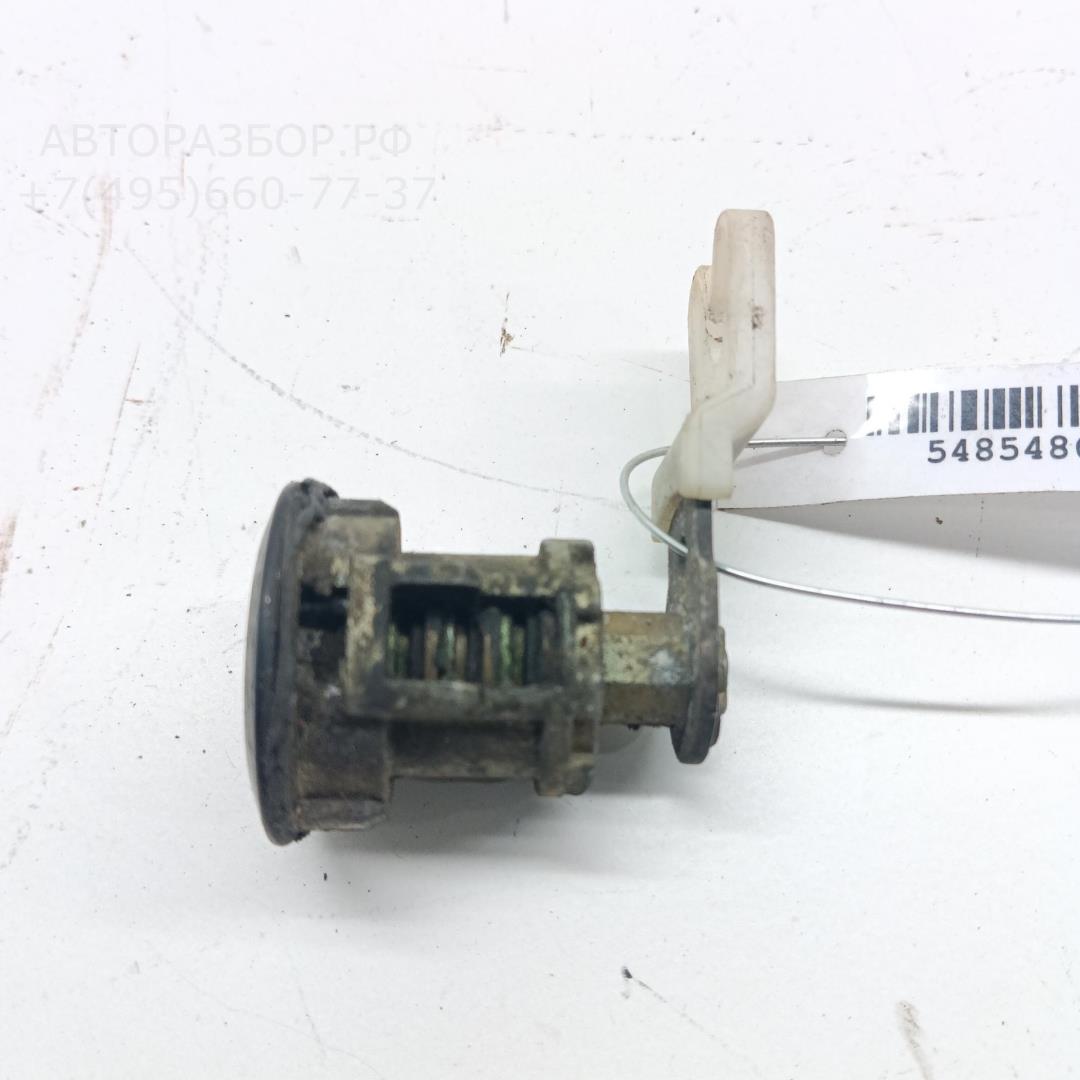 Вставка замка багажника