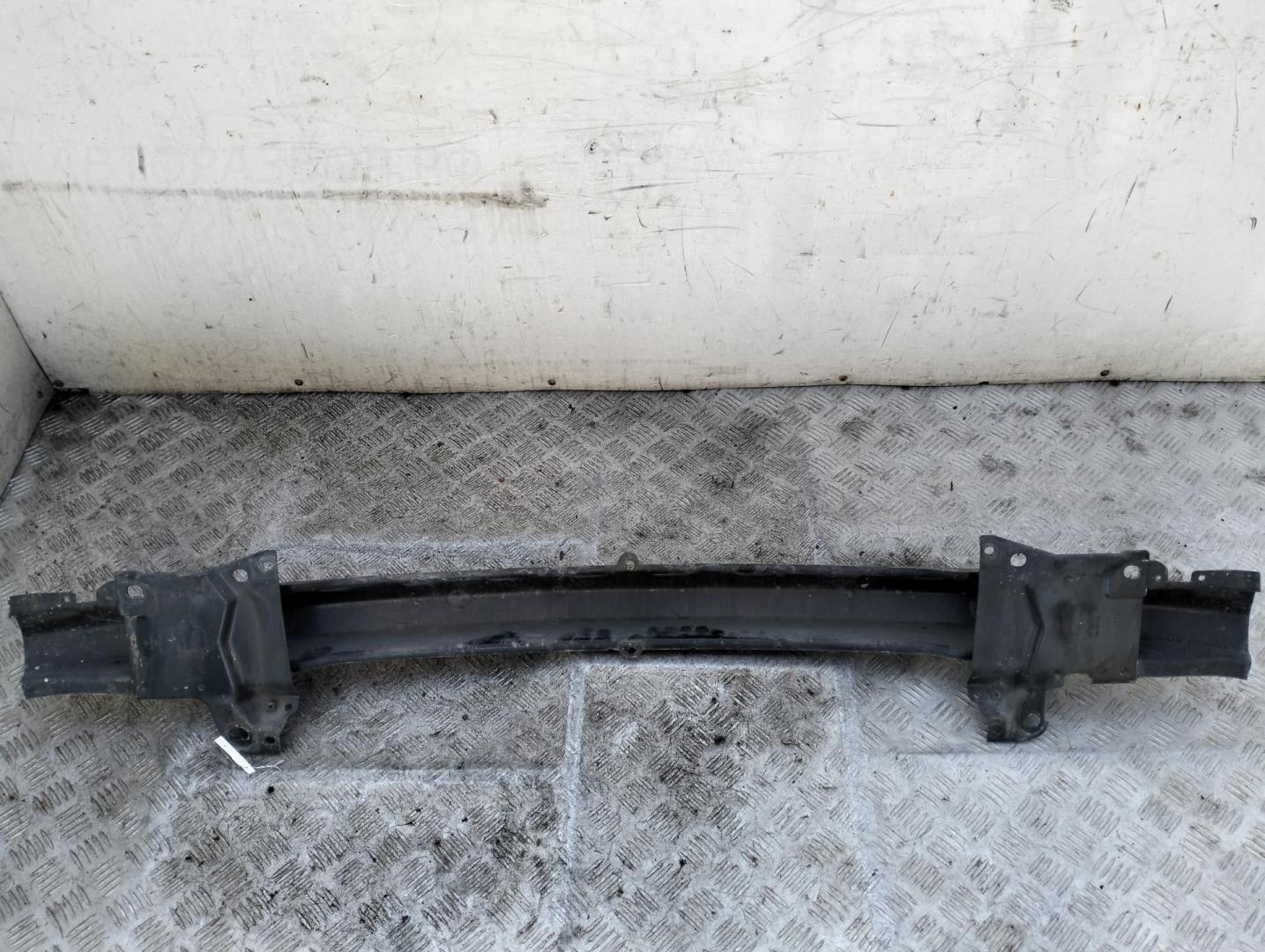 Усилитель переднего бампера