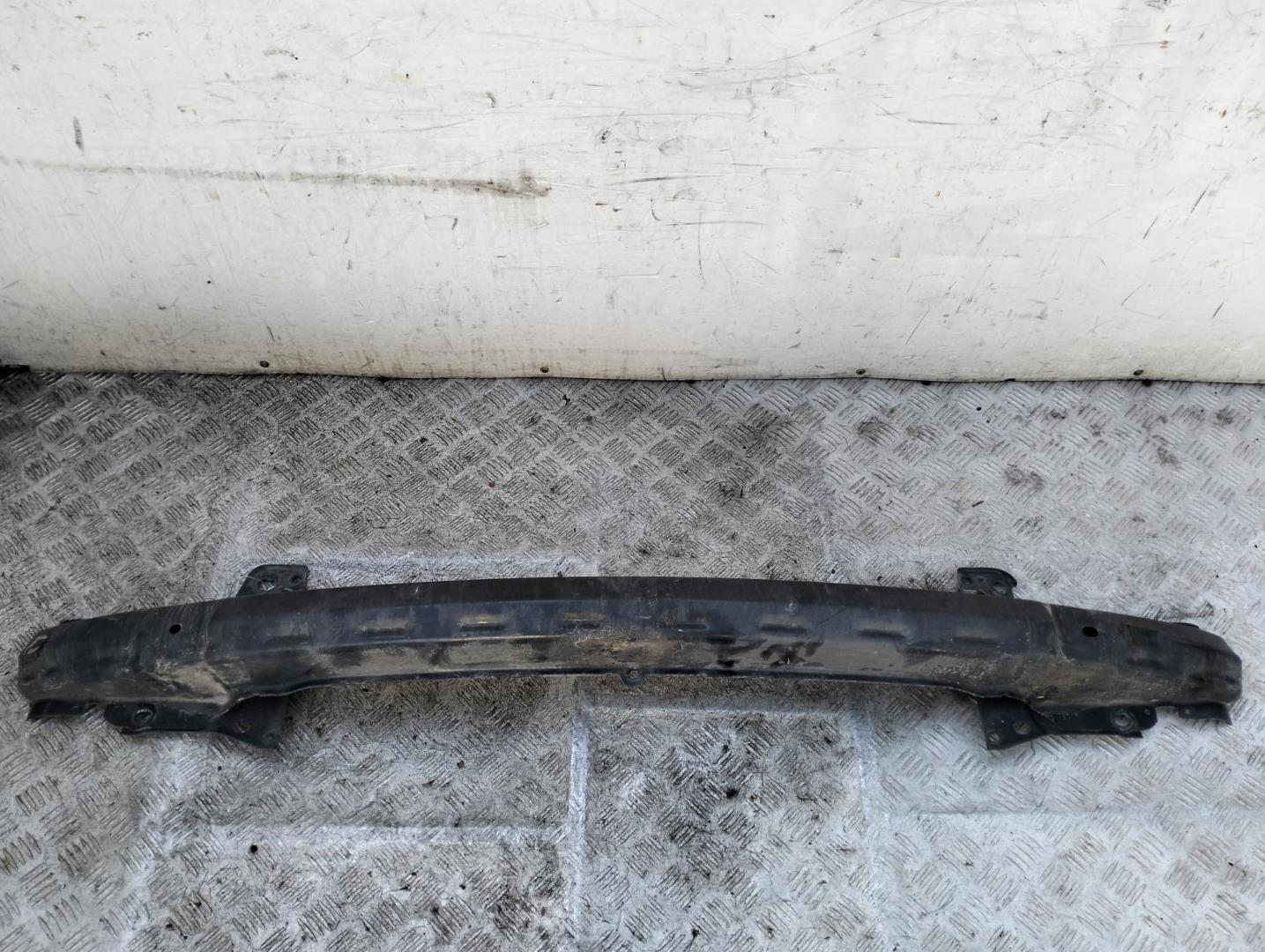 Усилитель переднего бампера