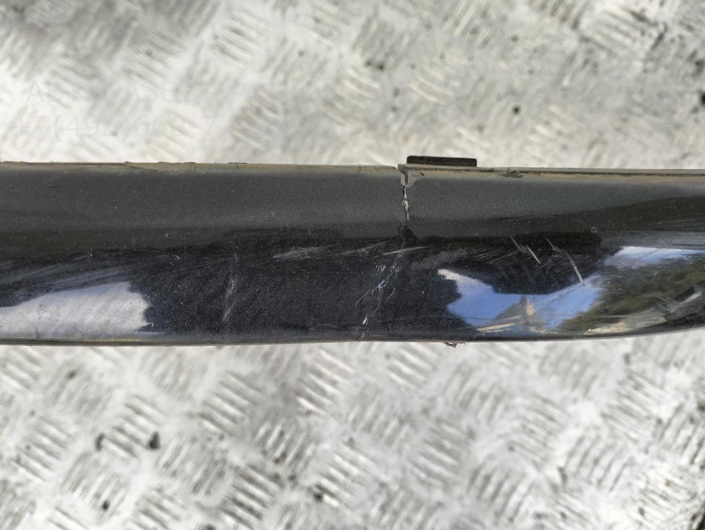 Молдинг переднего бампера