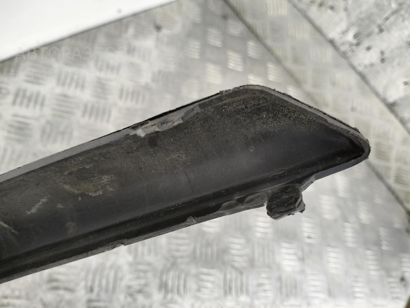 Молдинг переднего бампера