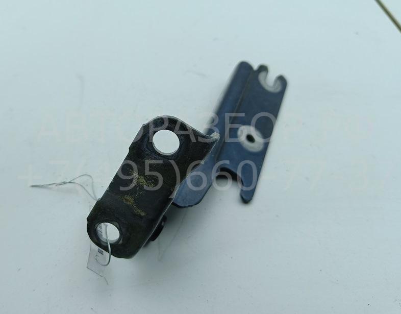 Петля капота правая