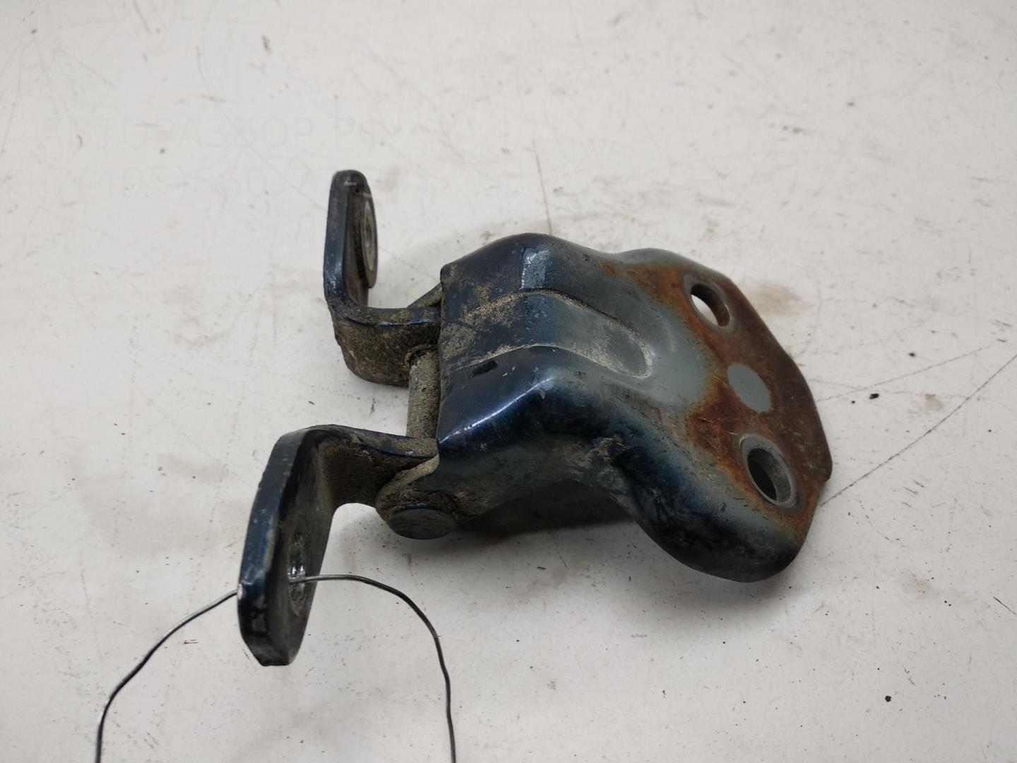 Петля двери