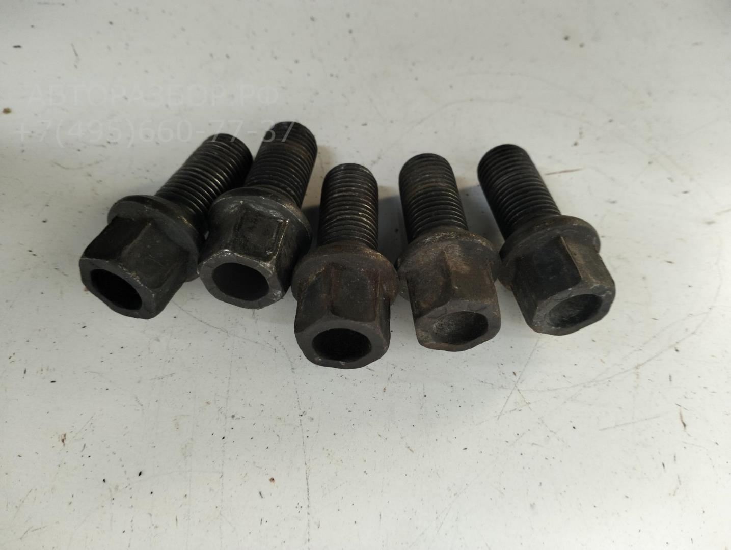 Болт колесный