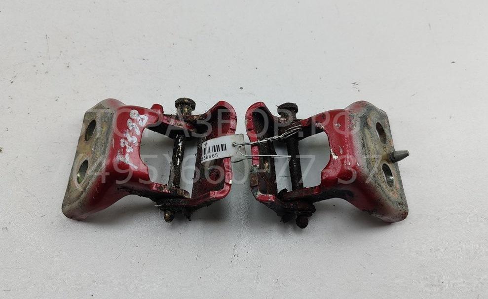 Петля двери