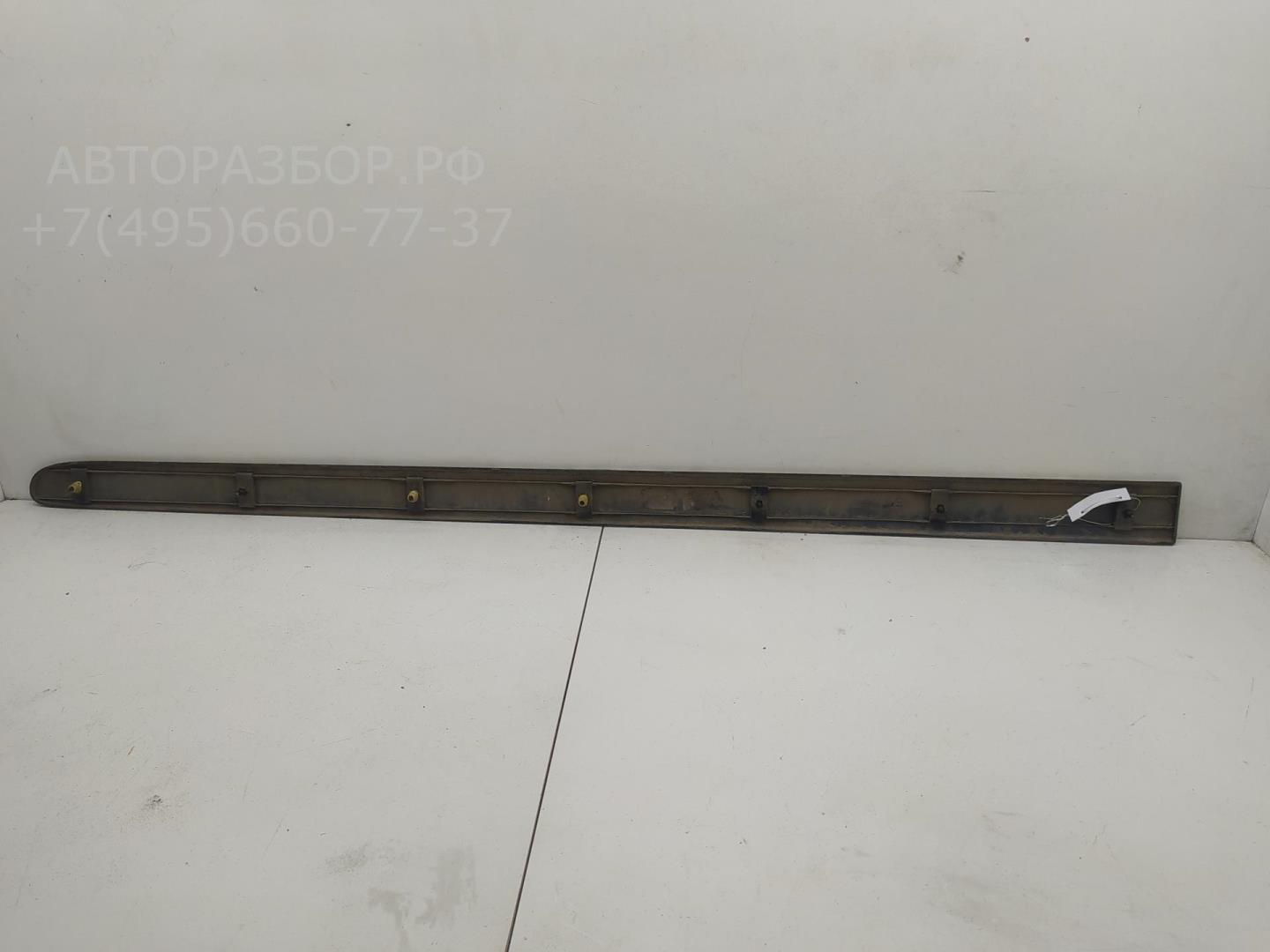 Молдинг двери передней левой