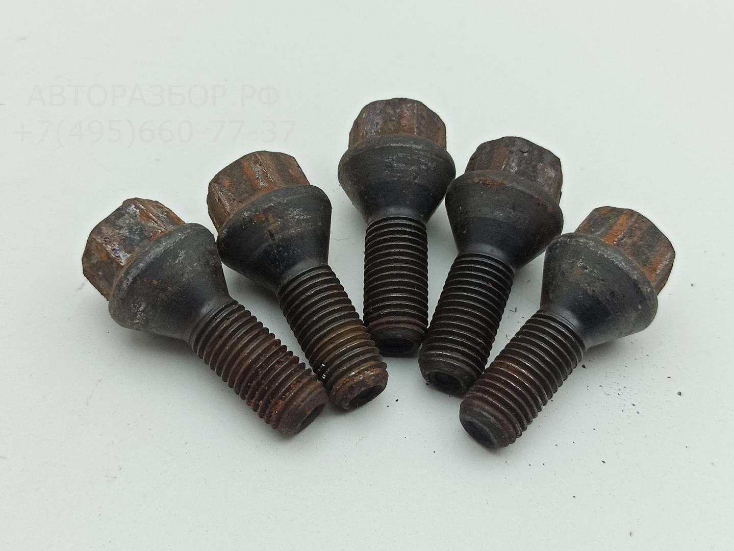 Болт колесный