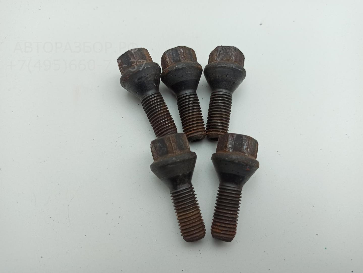 Болт колесный