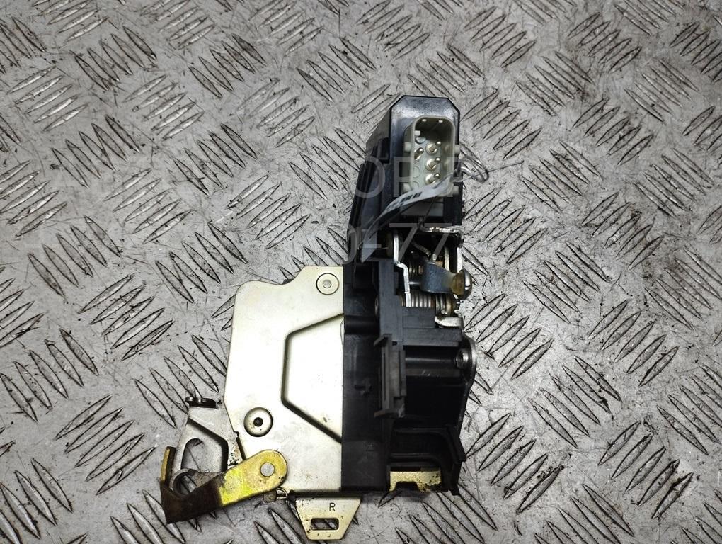 Замок двери передней правой