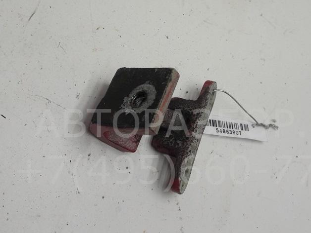 Петля крышки багажника