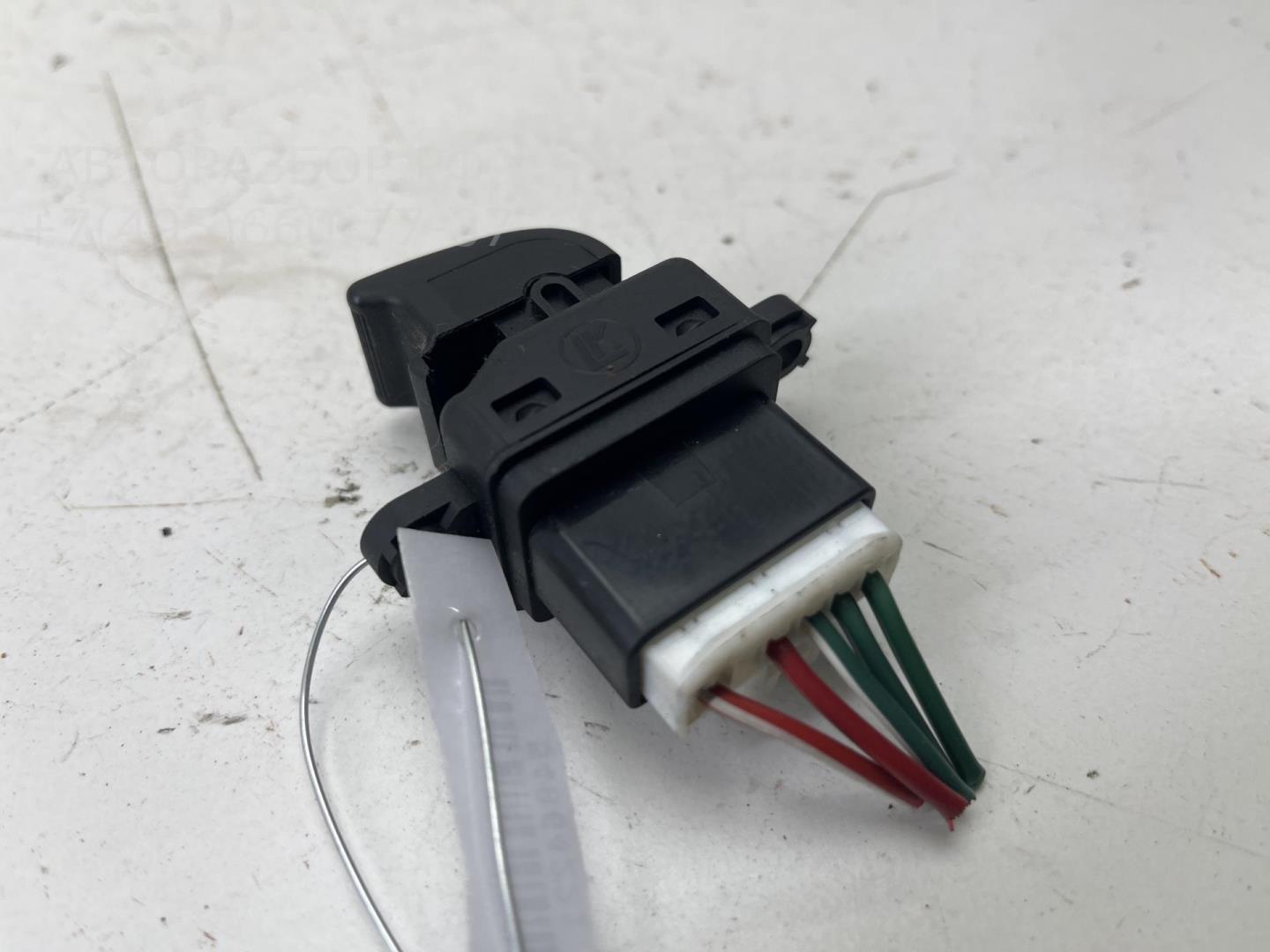 Кнопка стеклоподъемника