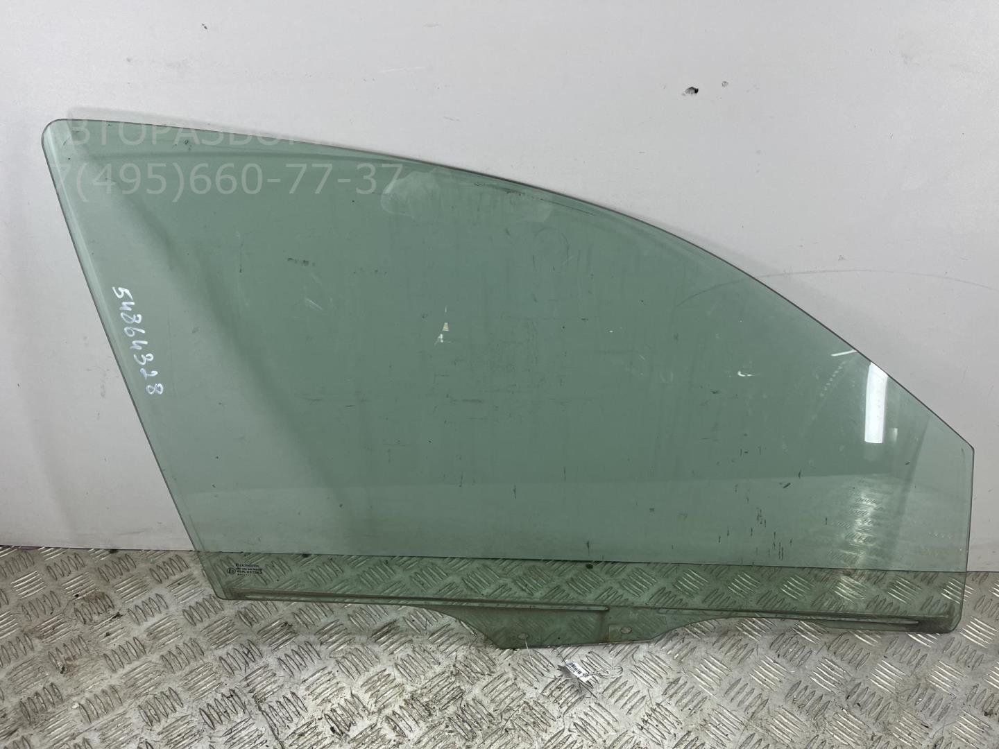 Стекло двери передней правой