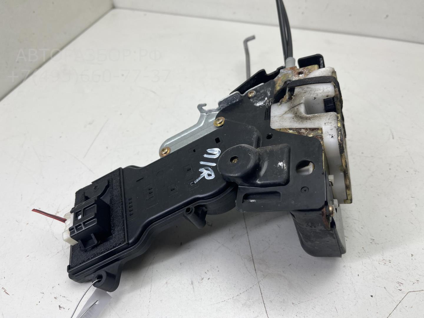 Замок двери передней правой