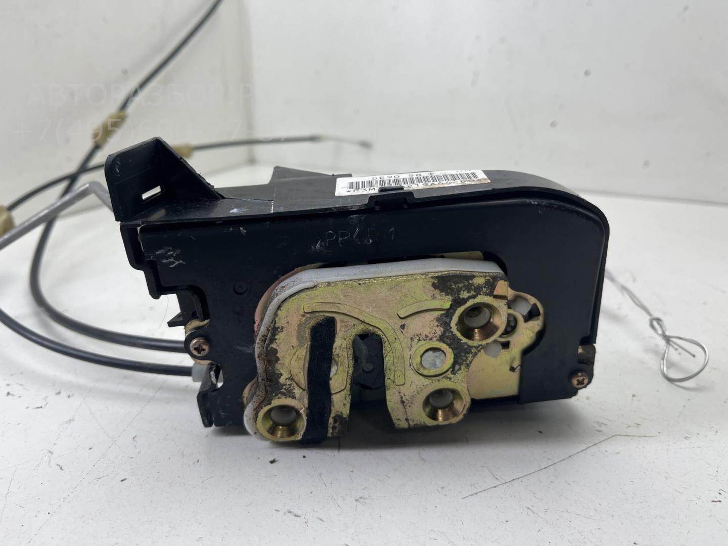 Замок двери передней правой