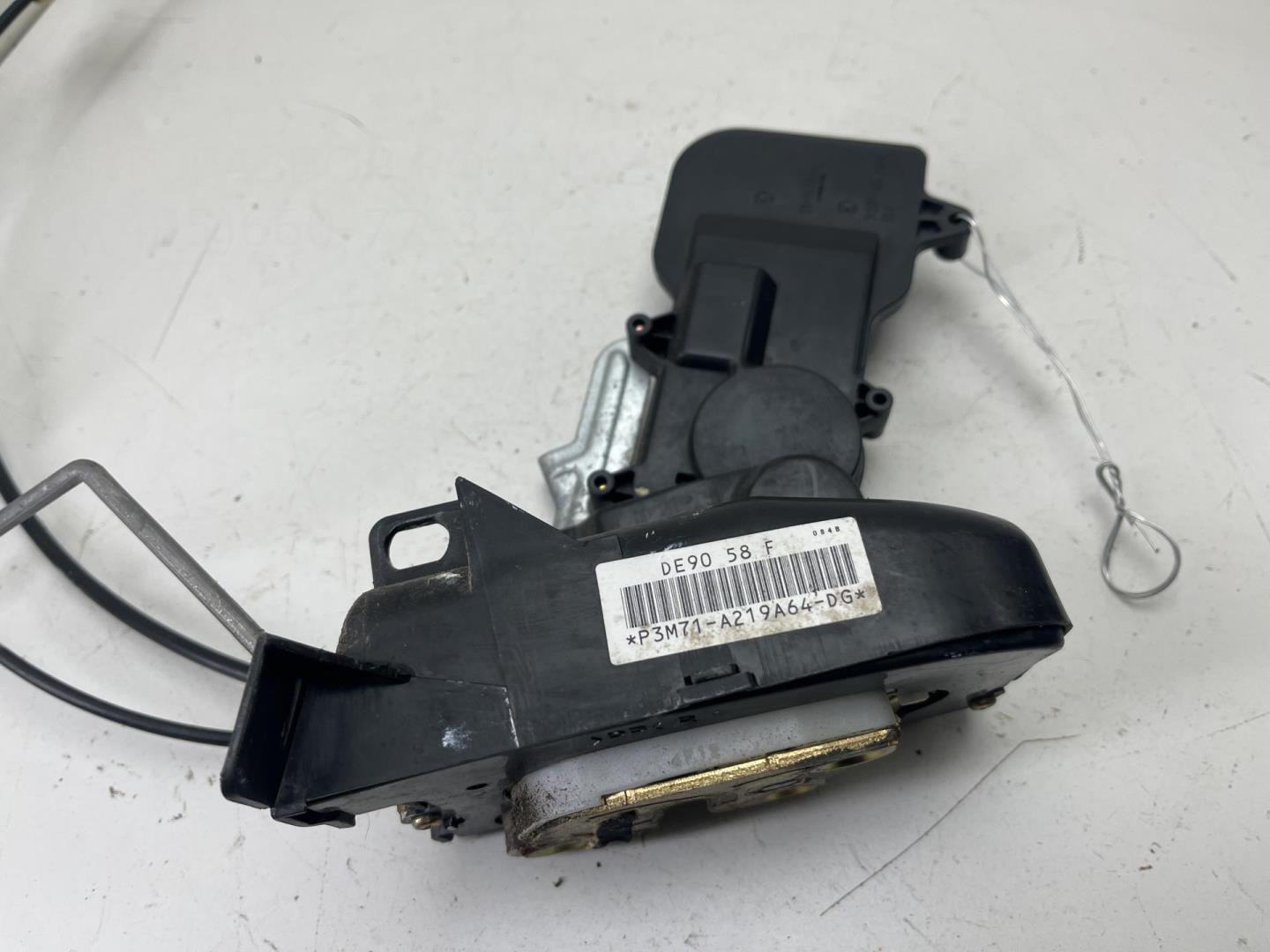 Замок двери передней правой