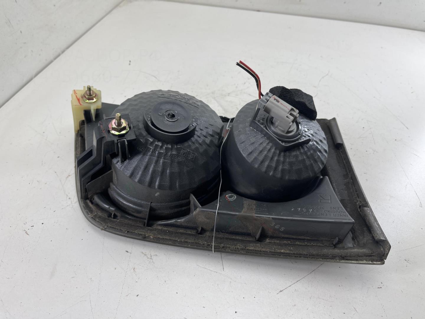 Фонарь задний внутренний правый