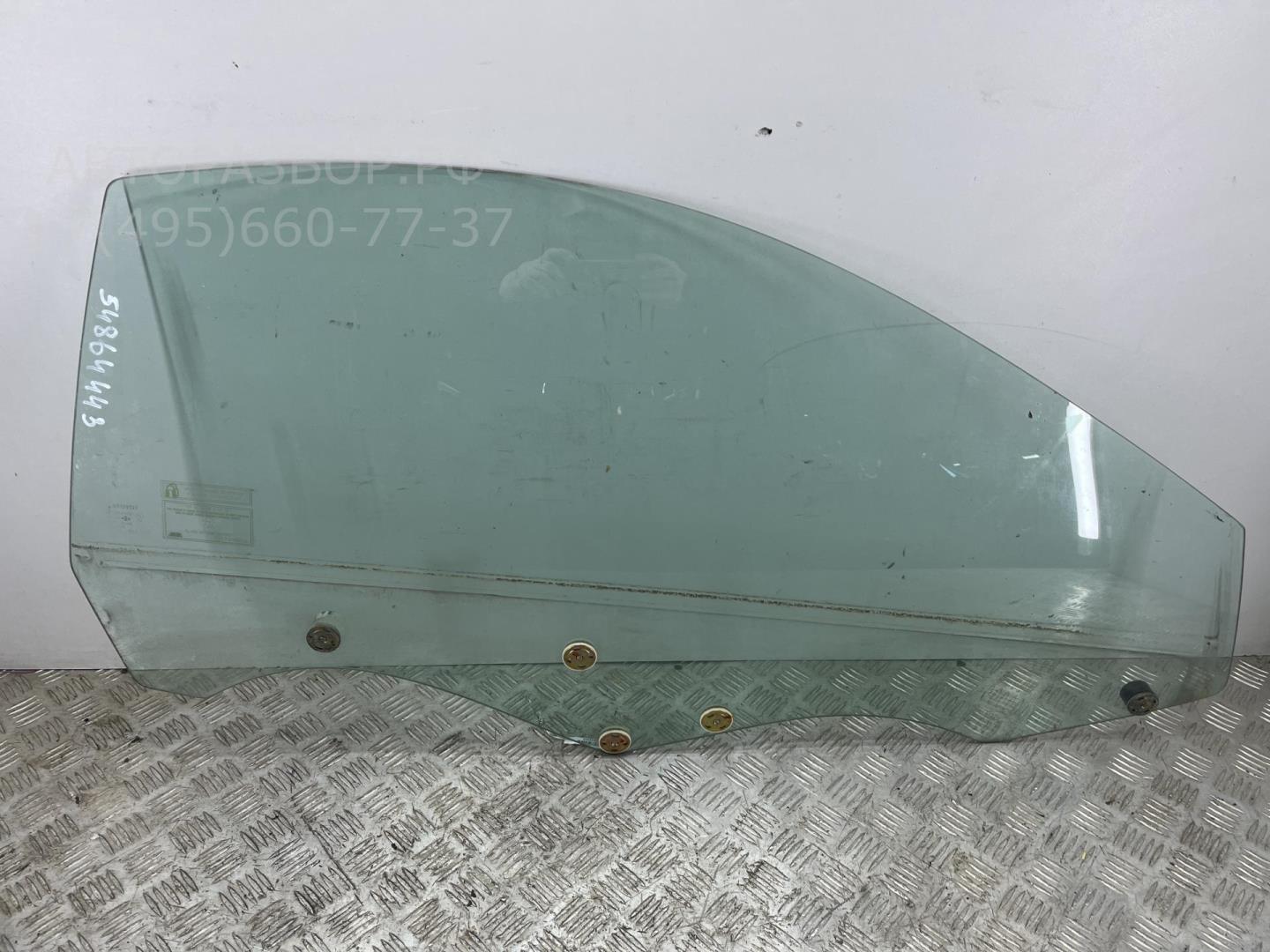 Стекло двери передней правой