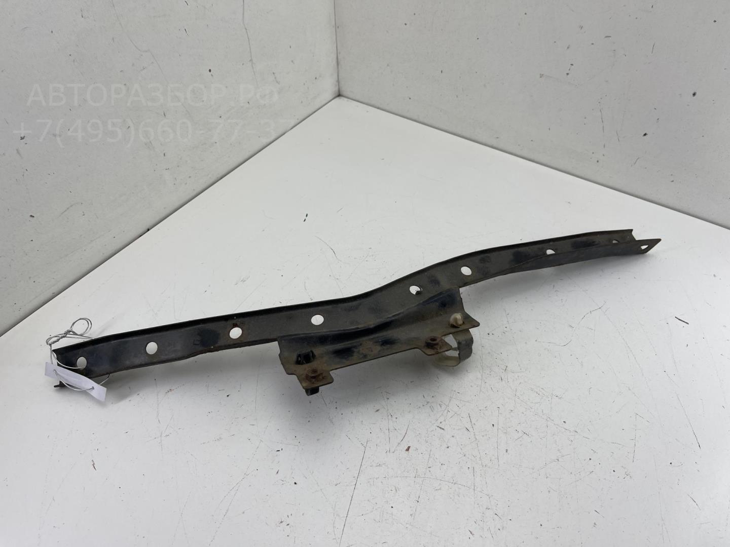 Кронштейн переднего бампера правый