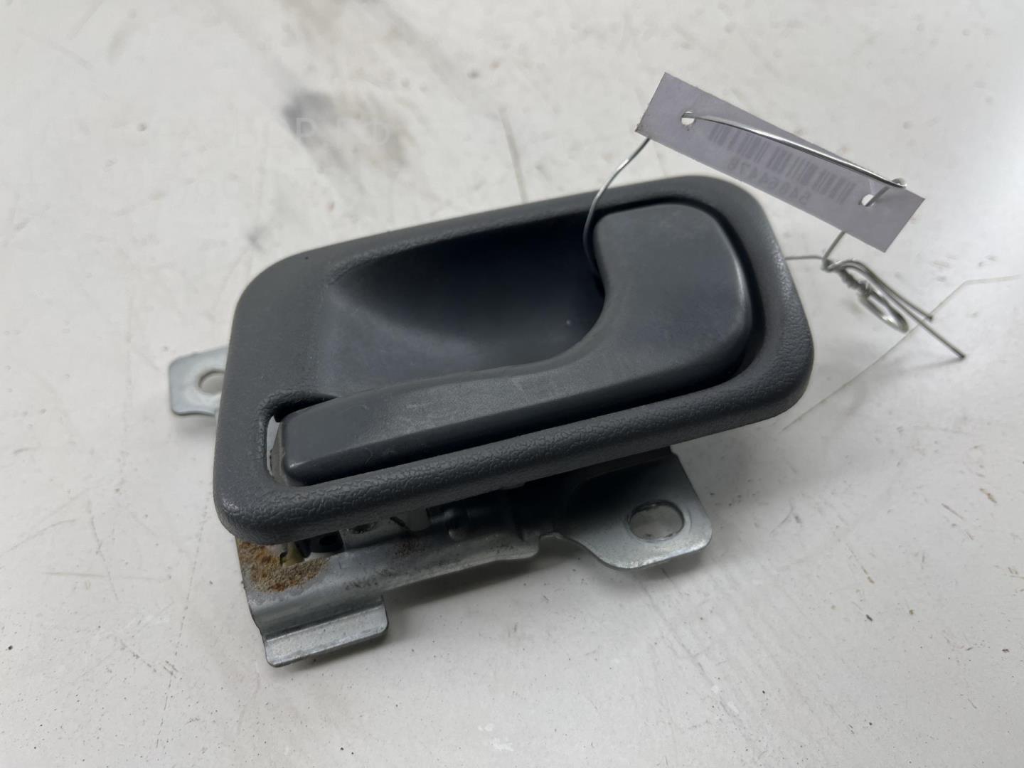 Ручка двери передней внутренняя левая