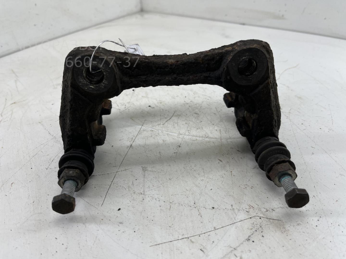 Скоба суппорта переднего