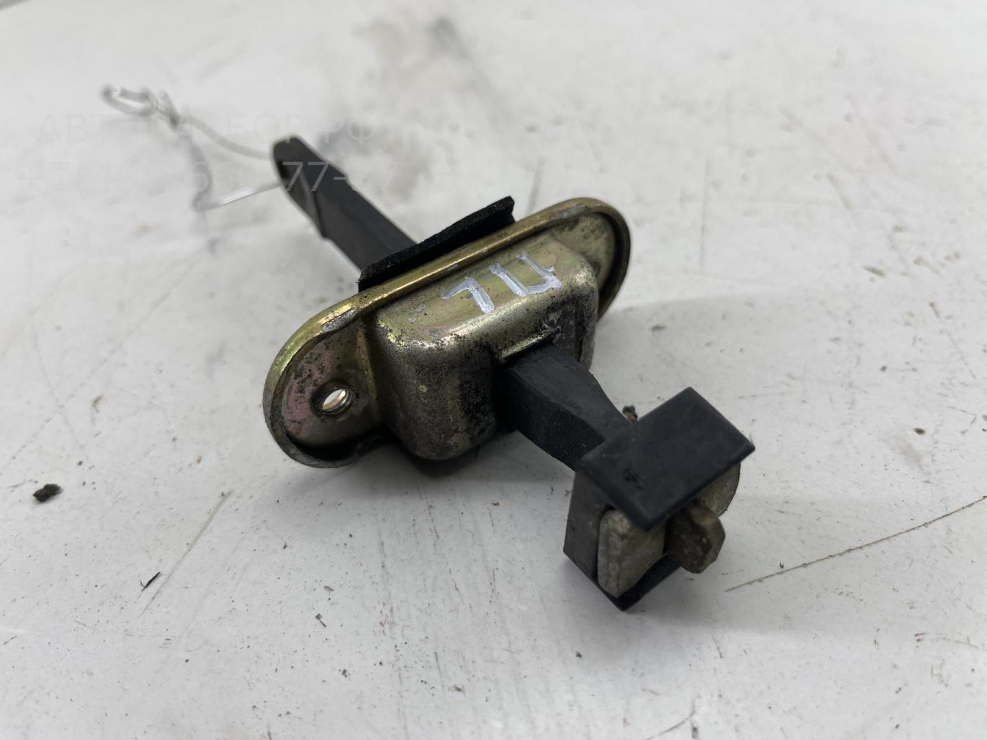 Ограничитель двери