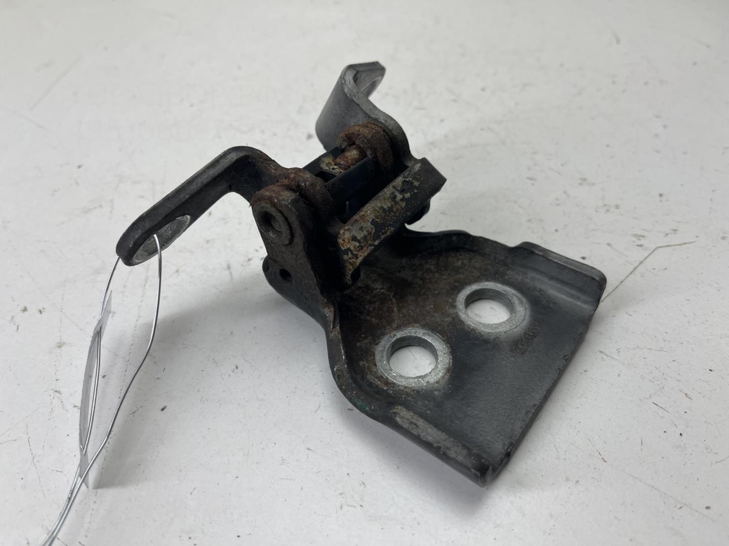 Петля двери