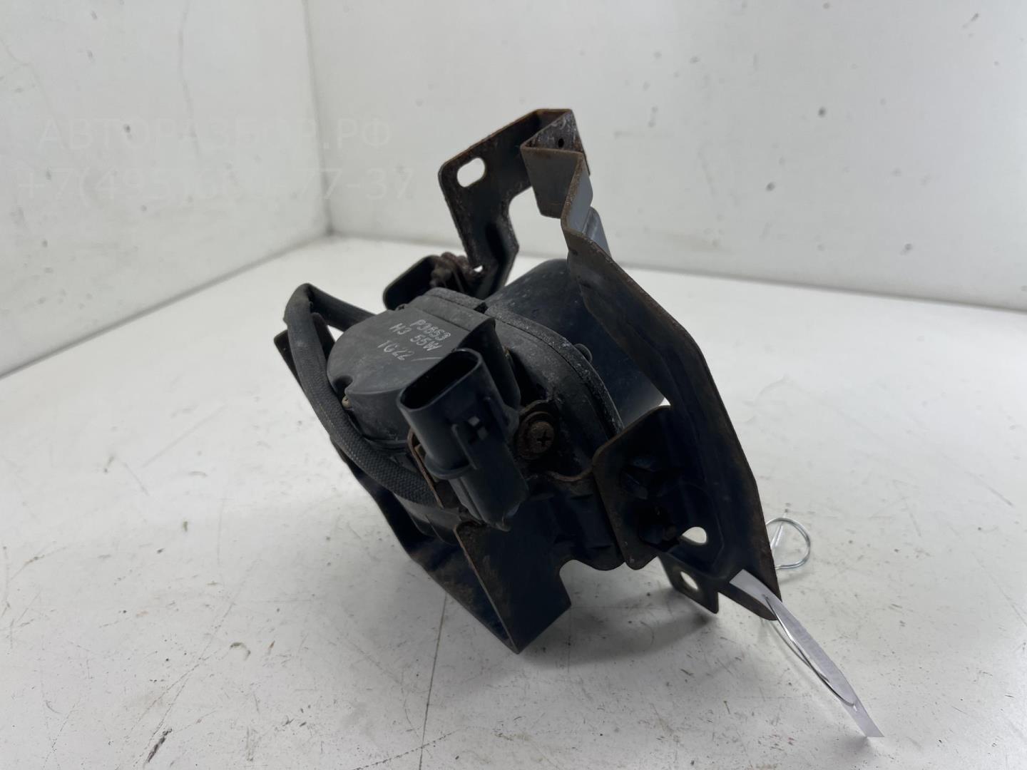 Фара противотуманная левая