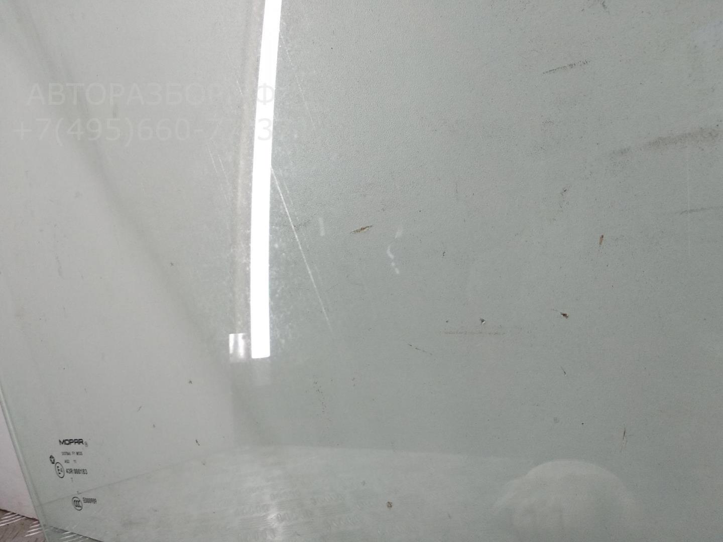 Стекло двери передней правой