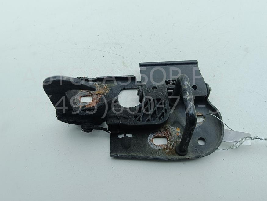 Замок капота