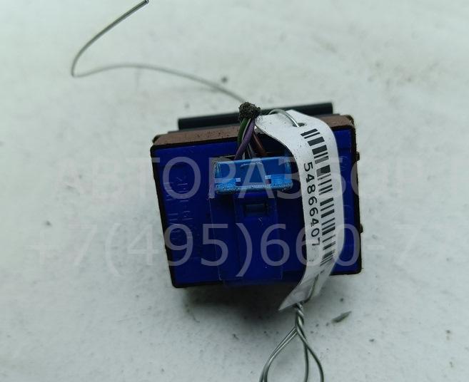 Кнопка открывания лючка бензобака