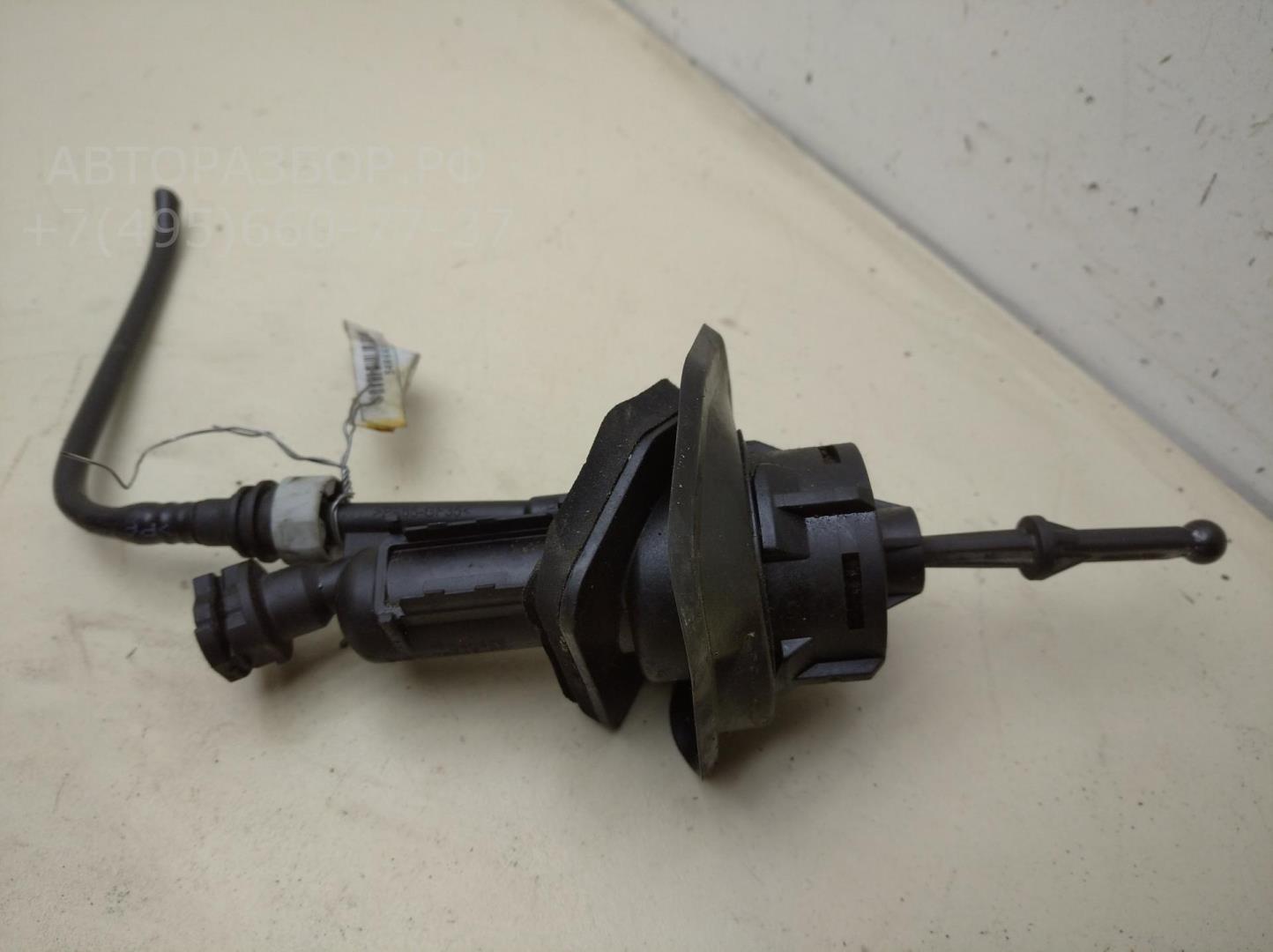 Цилиндр сцепления главный