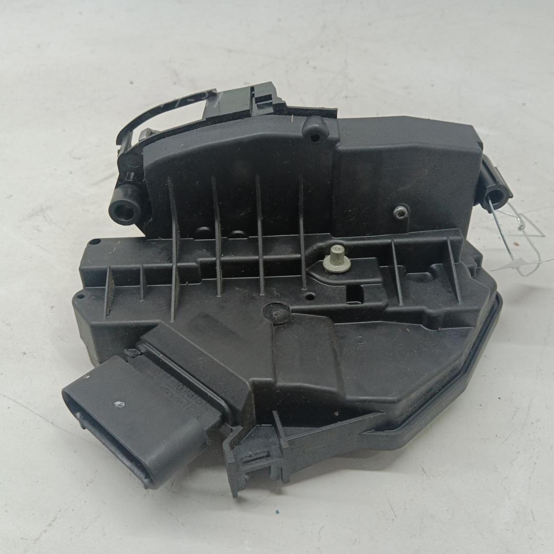 Замок двери задней правой