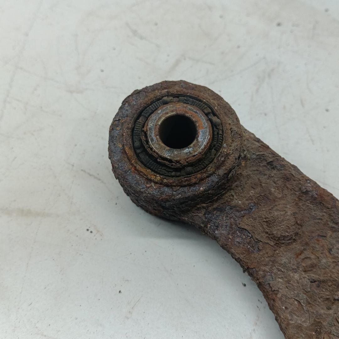 Рычаг задний левый