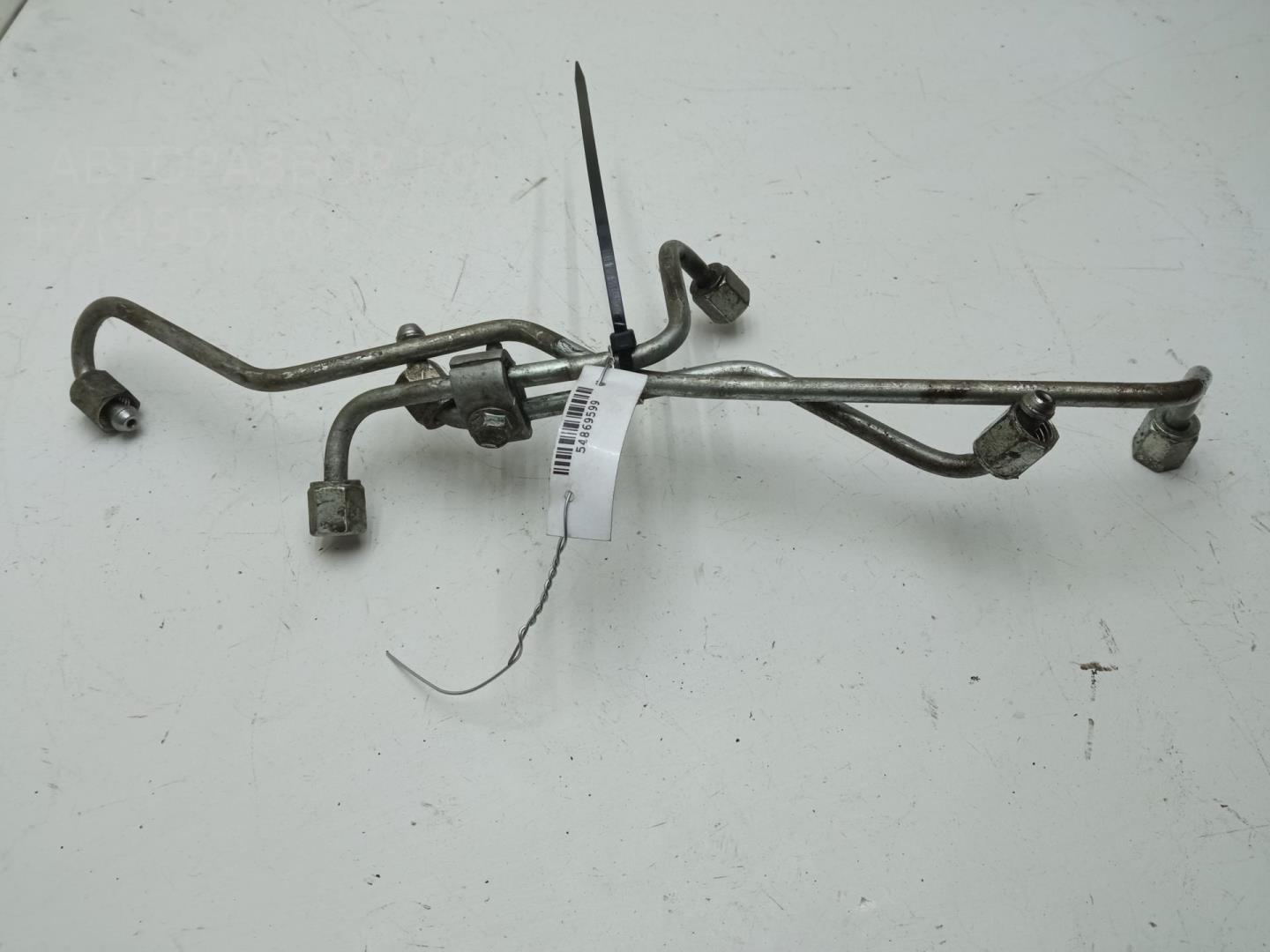 Трубка топливная